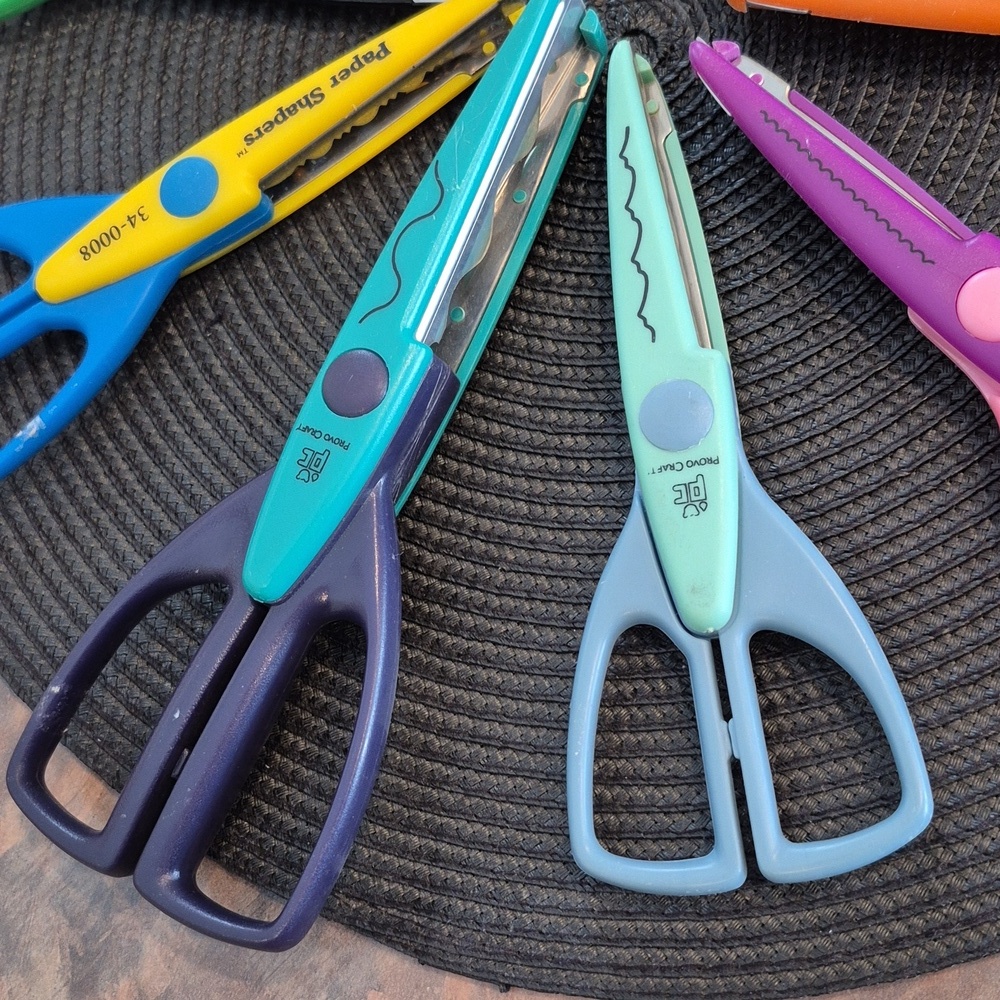 ASSORTED DECORATIVE CRAFT SCISSORS Set of 11, Decorating Creating Cutting Edging - Picture 6 of 16